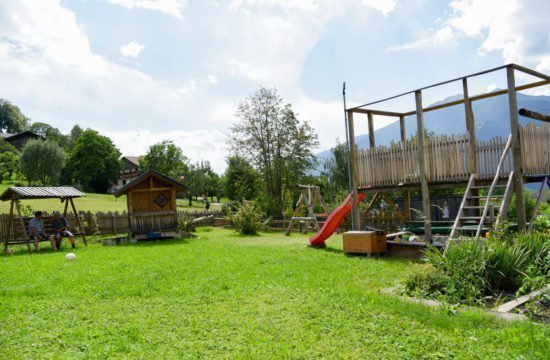 loechlerhof-brixen-spielplatz (2)